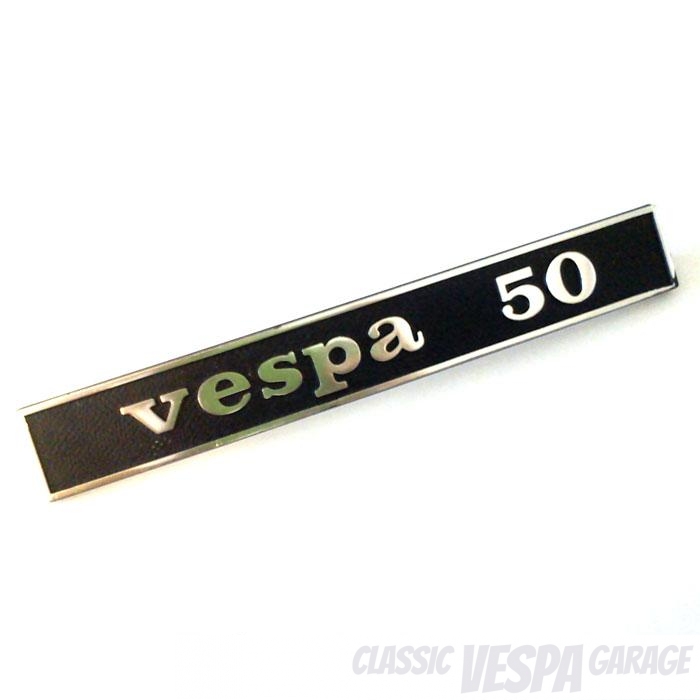 Schriftzug "Vespa 50" hinten V50